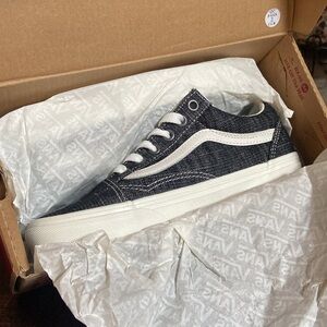 Vans Black and White Sneakers 5.5W/4.0M